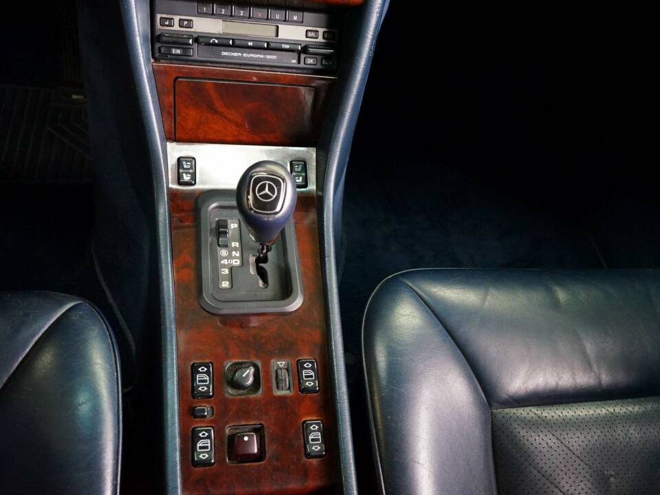 Image 19/33 of Mercedes-Benz 300 CE-24 (1993)