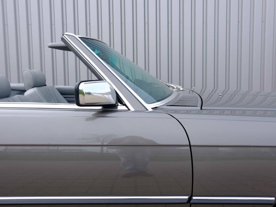 Image 12/97 de Mercedes-Benz 560 SL (1987)