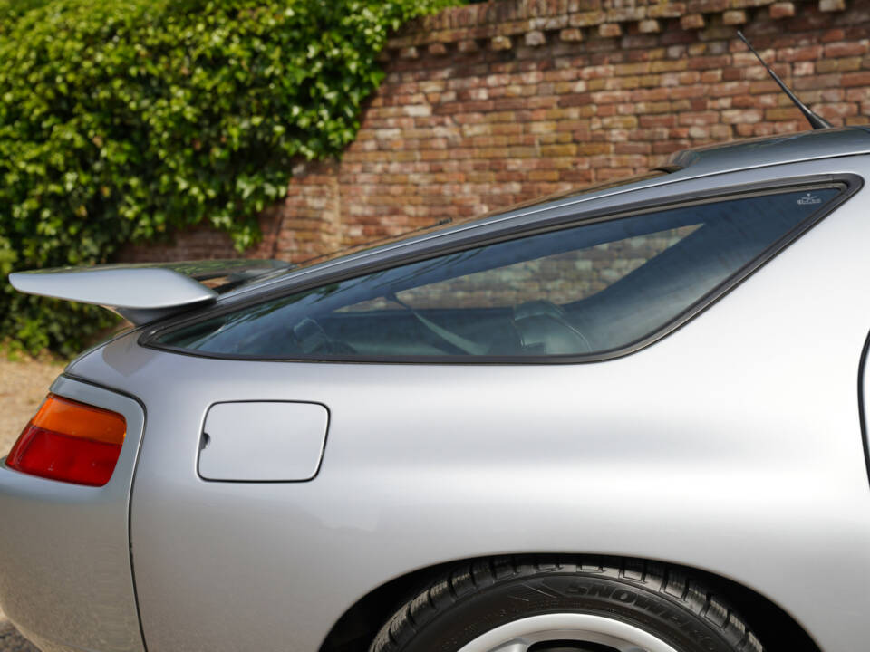 Immagine 15/50 di Porsche 928 GTS (1993)