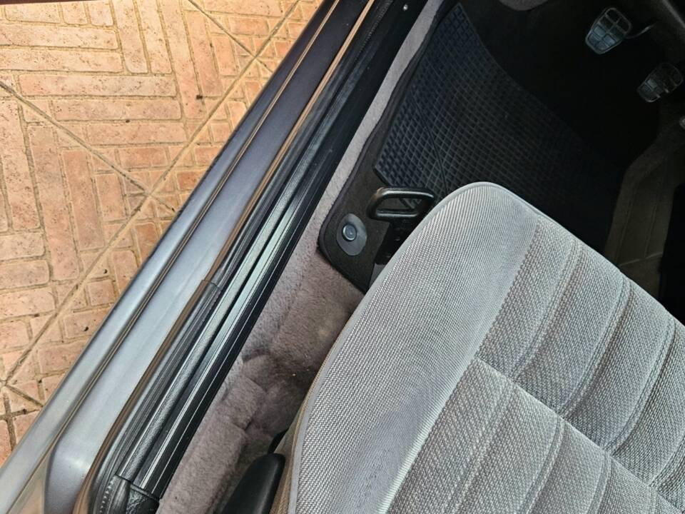 Bild 43/91 von Volkswagen Golf II 1.6 (1990)