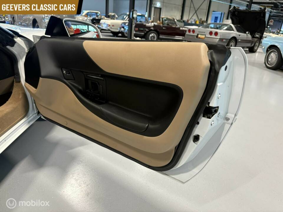 Image 27/30 of Chevrolet Corvette Convertible (1995)