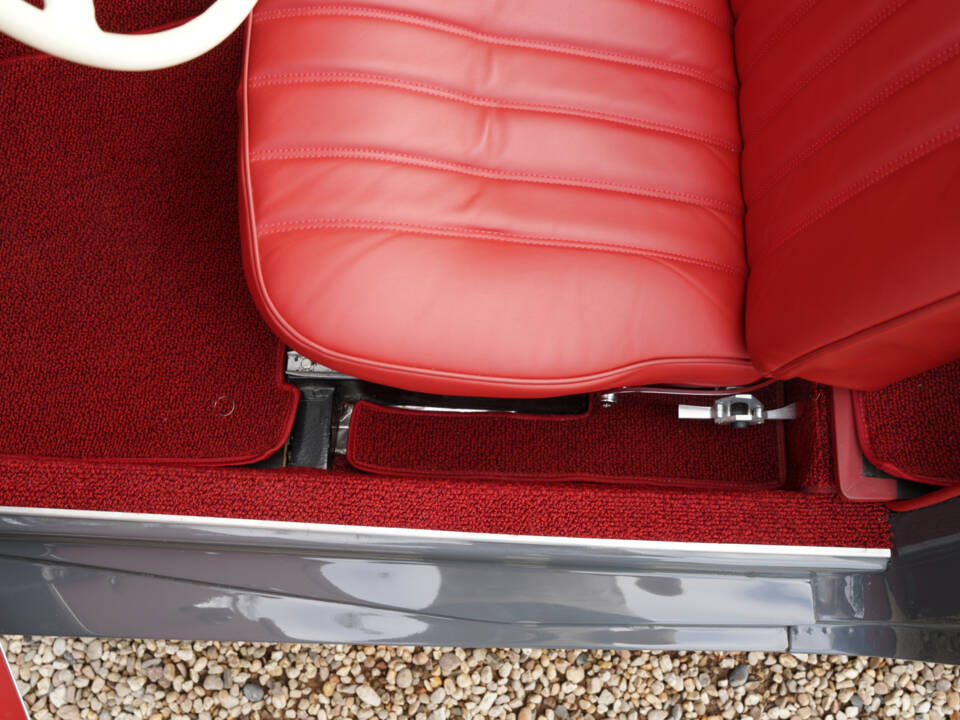 Image 32/50 of Mercedes-Benz 190 SL (1957)