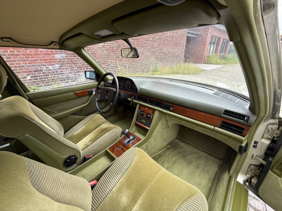 Image 11/34 of Mercedes-Benz 380 SE (1980)