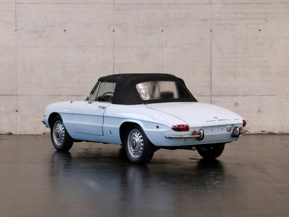 Image 2/23 of Alfa Romeo 1750 Spider (1969)