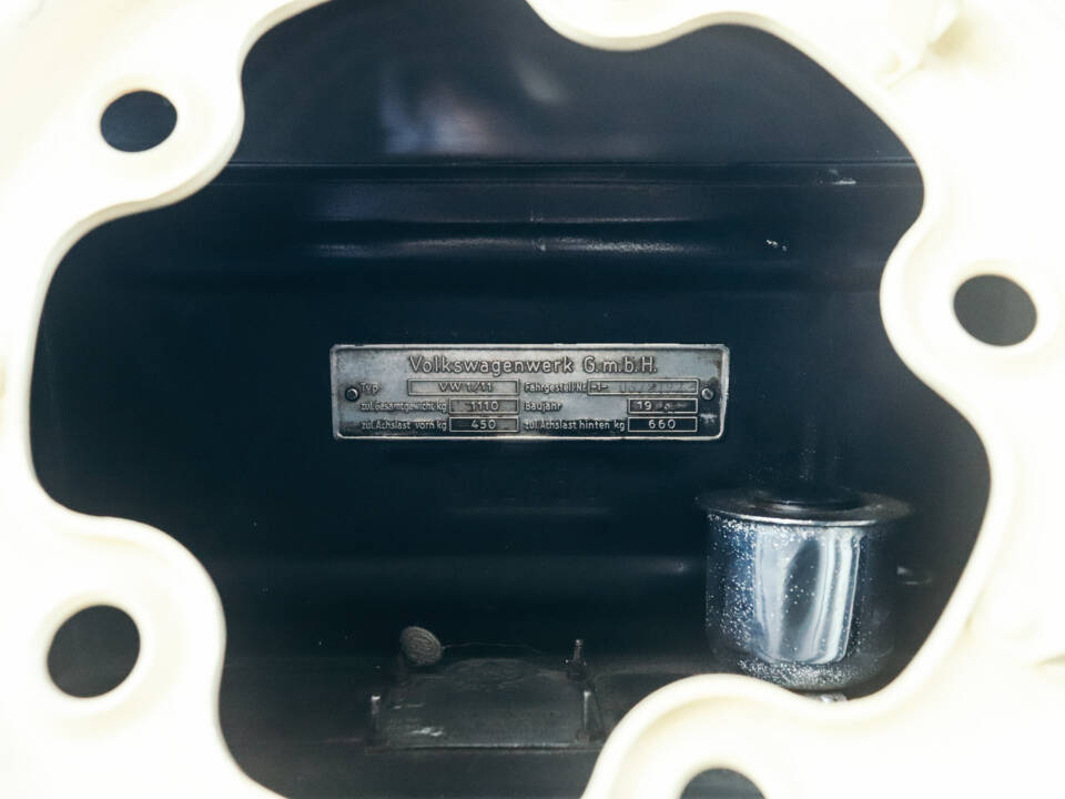 Image 122/130 of Volkswagen Beetle 1200 Export &quot;Oval&quot; (1954)
