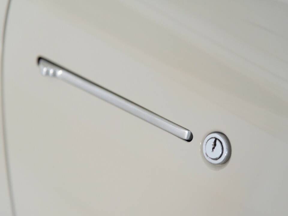 Image 25/50 of Mercedes-Benz 300 SL Roadster (1961)