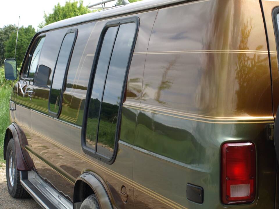 Immagine 45/143 di Dodge B 200 Sportsman (1978)