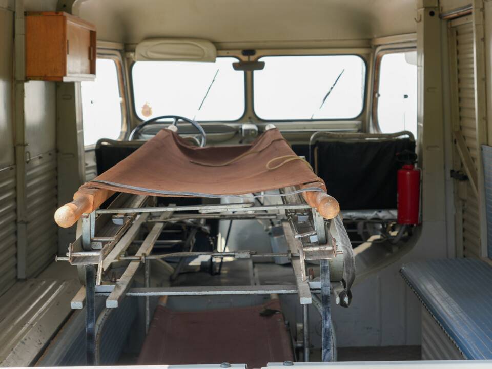 Bild 25/35 von Citroën HY (1963)