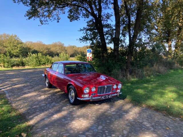 Image 4/52 of Jaguar XJ 6 2.8 (1971)