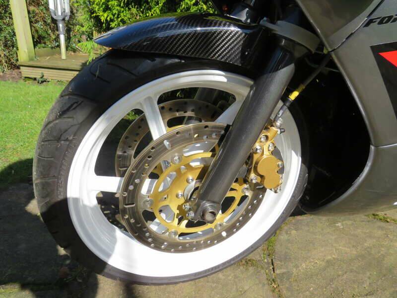 Afbeelding 27/41 van Honda VFR 400R (1992)