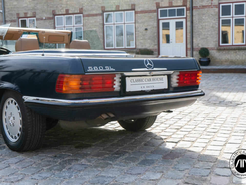 Afbeelding 27/32 van Mercedes-Benz 560 SL (1988)