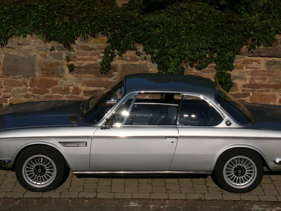 Image 2/19 de BMW 3.0 CS (1973)