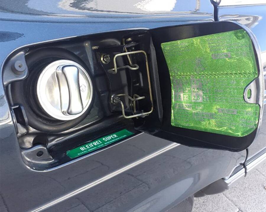 Image 31/39 of Mercedes-Benz 260 SE (1988)