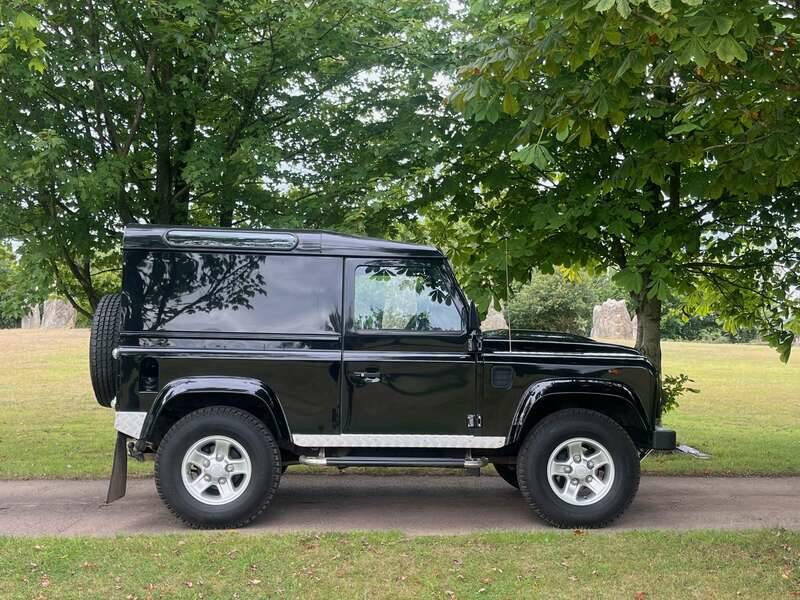 Image 8/25 of Land Rover Defender 90 TD4 (2010)