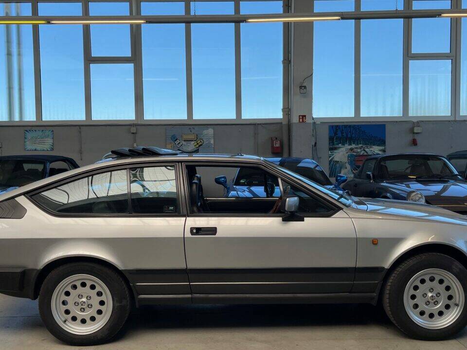 Bild 1/42 von Alfa Romeo GTV6 3.0 (1985)