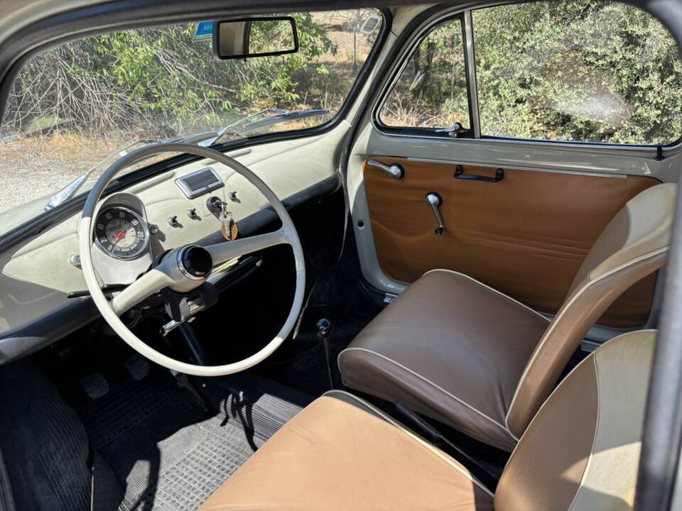 Image 2/8 of FIAT 500 F (1968)