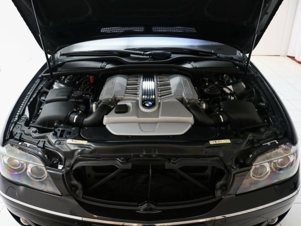 Bild 16/18 von BMW 760i (2005)