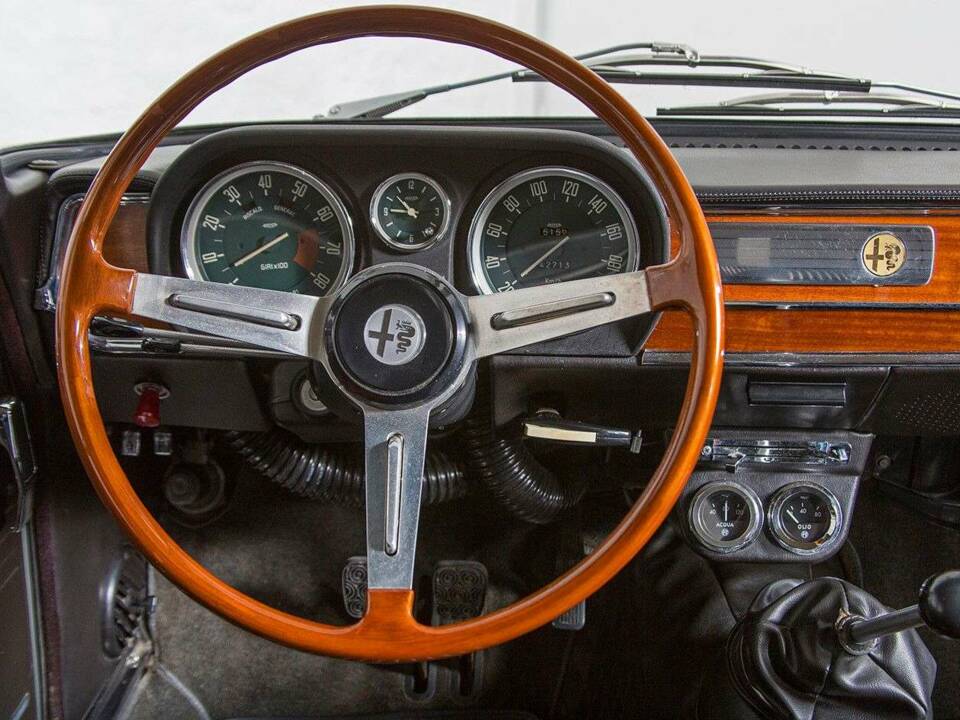 Image 17/23 of Alfa Romeo Giulia 1600 Super Biscione (1970)