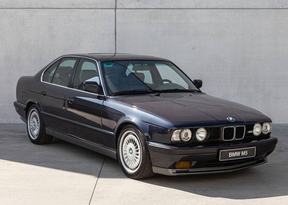 Immagine 1/8 di BMW M5 (1991)