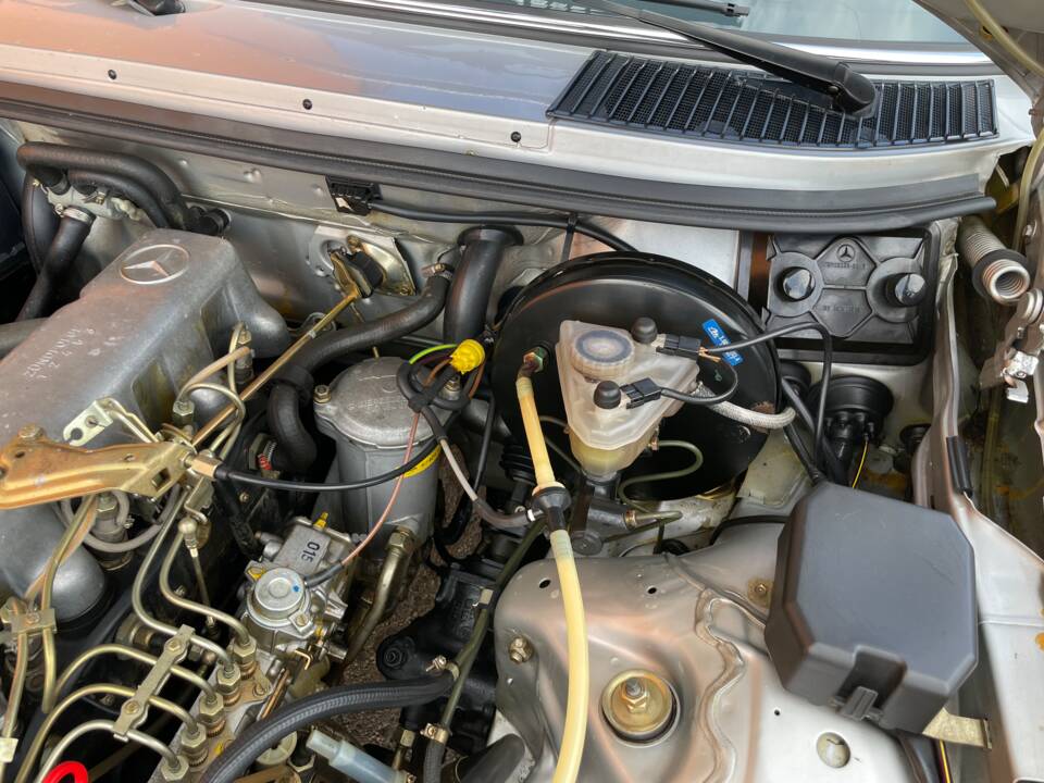 Bild 21/32 von Mercedes-Benz 300 D (1983)