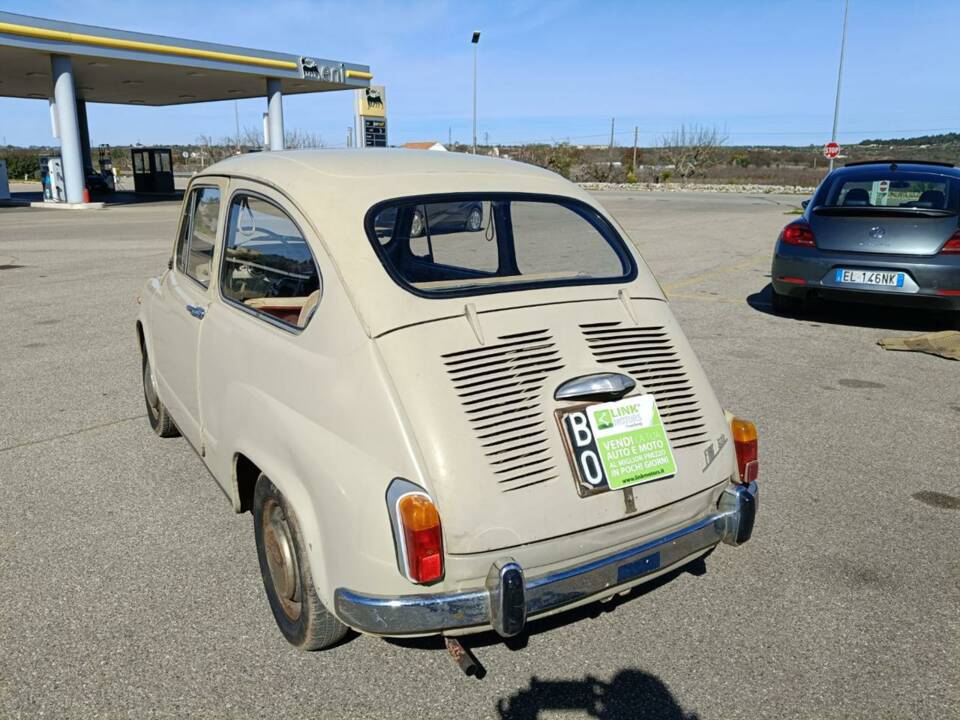 Image 40/44 of FIAT 600 D (1967)