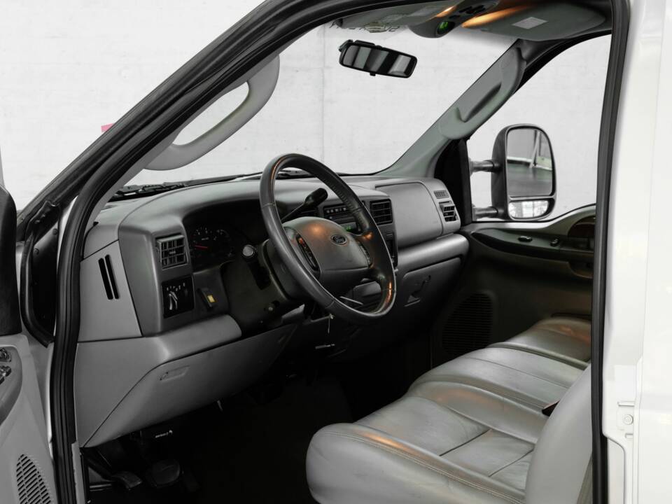 Image 13/41 de Ford F-350 Super Duty (2004)