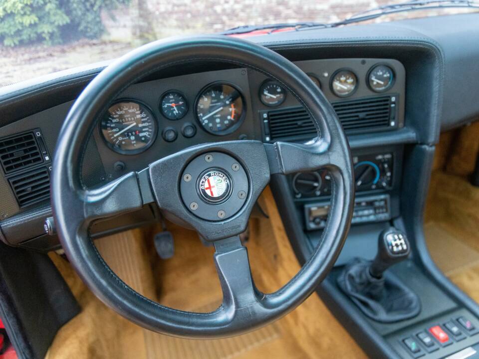 Image 33/50 de Alfa Romeo SZ (1991)