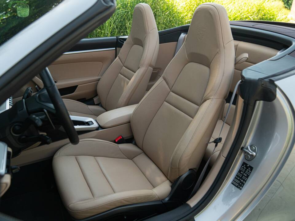 Image 44/50 of Porsche 911 Carrera 4S (2019)
