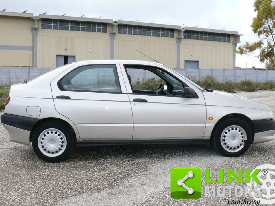 Image 4/10 de Alfa Romeo 146 - 1.6 T Spark (1997)