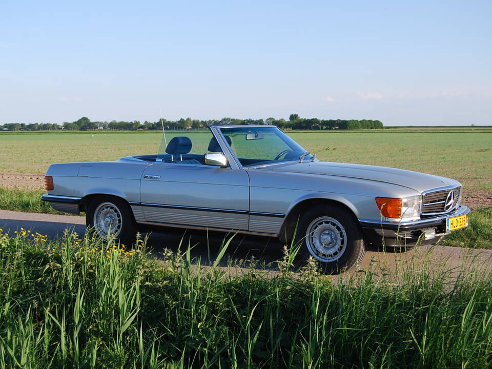 Image 25/87 of Mercedes-Benz 280 SL (1982)