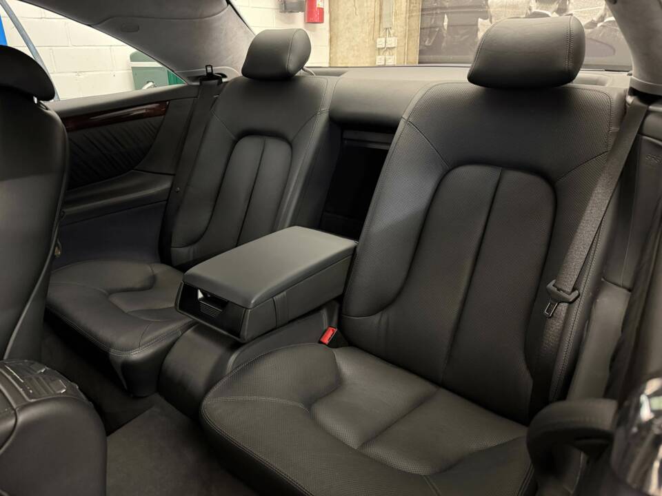 Immagine 11/19 di Mercedes-Benz CL 55 AMG (2001)