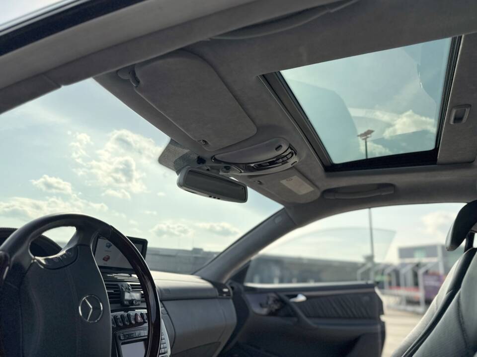Immagine 24/28 di Mercedes-Benz CL 600 (2001)