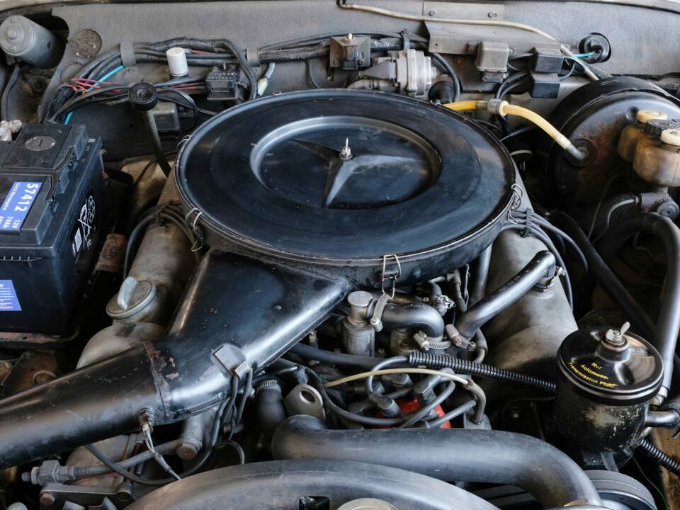 Image 32/49 de Mercedes-Benz 280 SE (1970)