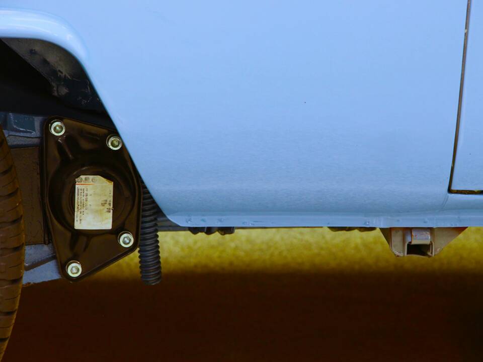 Image 18/33 of Volkswagen T2a minibus (1970)