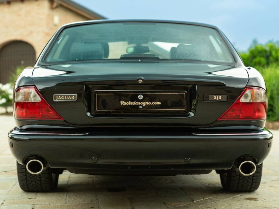 Image 16/50 de Jaguar XJR 4.0 (2000)