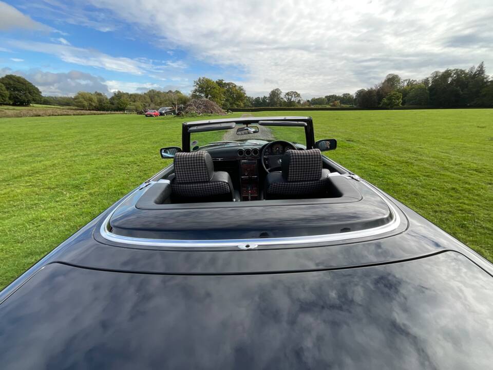 Image 16/44 of Mercedes-Benz 300 SL (1988)