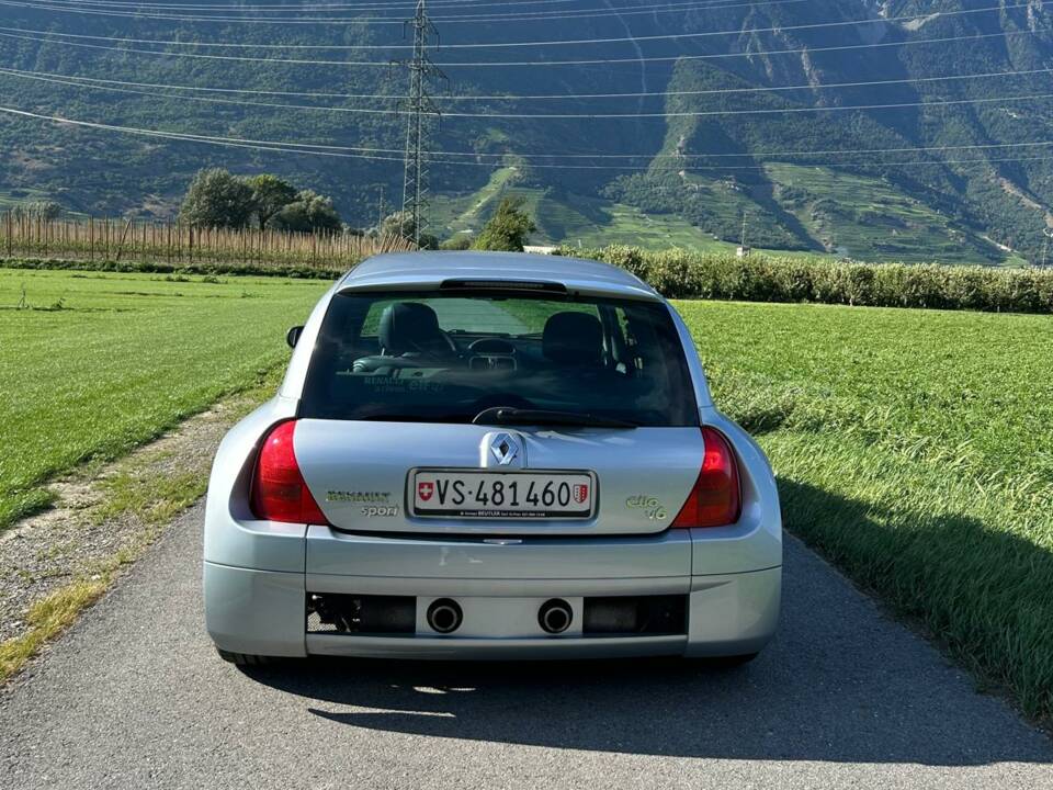 Image 3/7 of Renault Clio II V6 (2002)