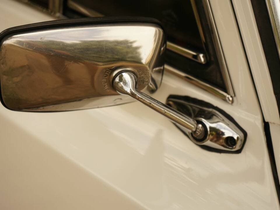 Image 27/100 of Alfa Romeo Giulia Nuova Super 1300 (1977)