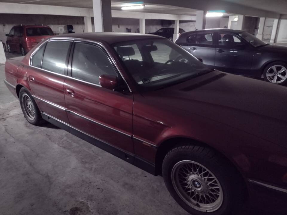 Image 3/4 of BMW 750i (1995)