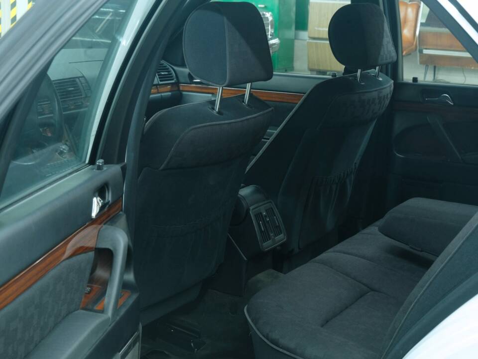 Bild 48/50 von Mercedes-Benz 300 SE (1992)