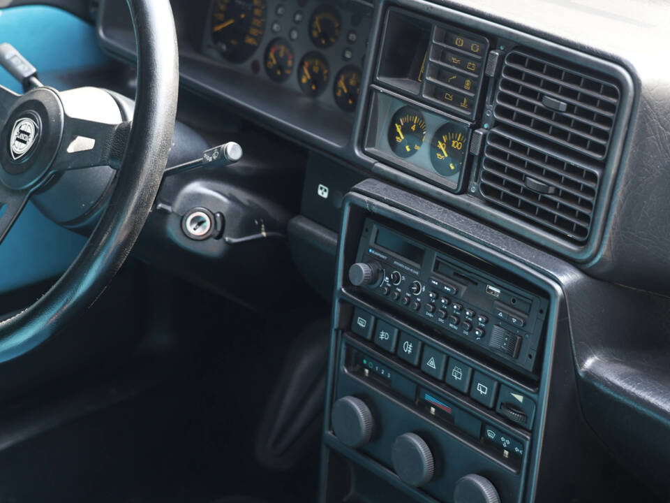 Image 29/41 of Lancia Delta HF Integrale (1989)