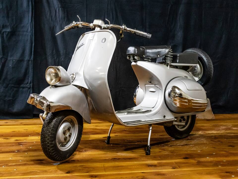 Image 1/13 de Piaggio Vespa 125 (1954)