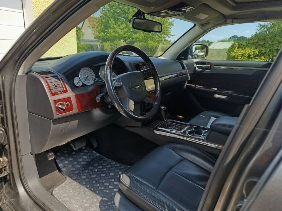 Image 11/14 of Chrysler 300 C Touring 3.0 CRD (2010)