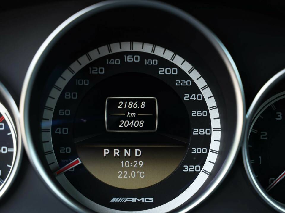 Image 8/50 of Mercedes-Benz C 63 AMG (2012)