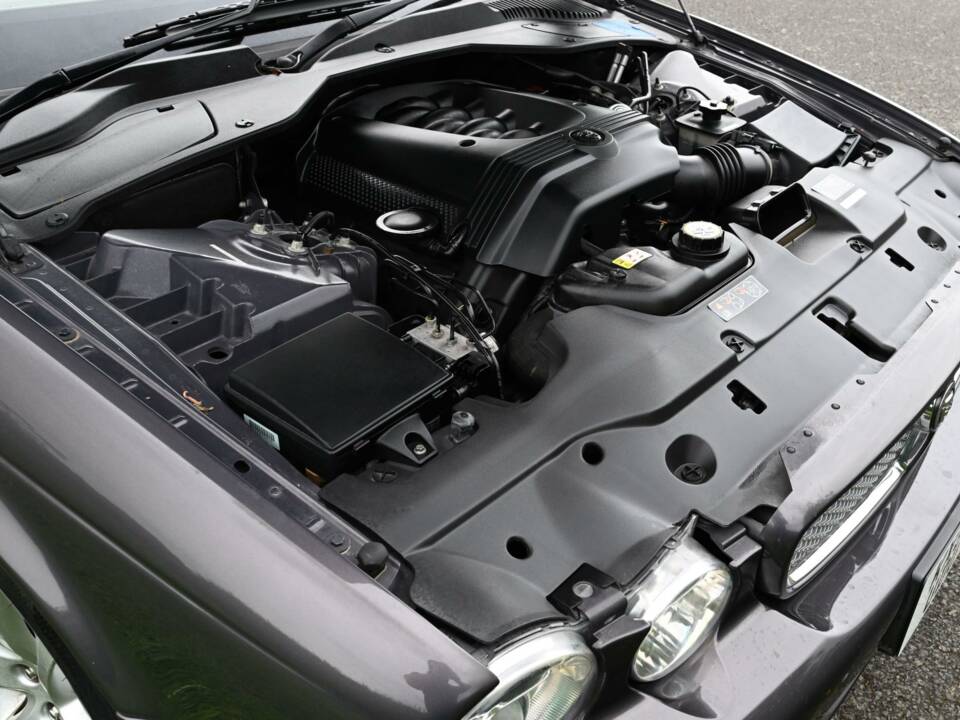 Image 22/50 de Jaguar XJ 8 4.2 (2009)