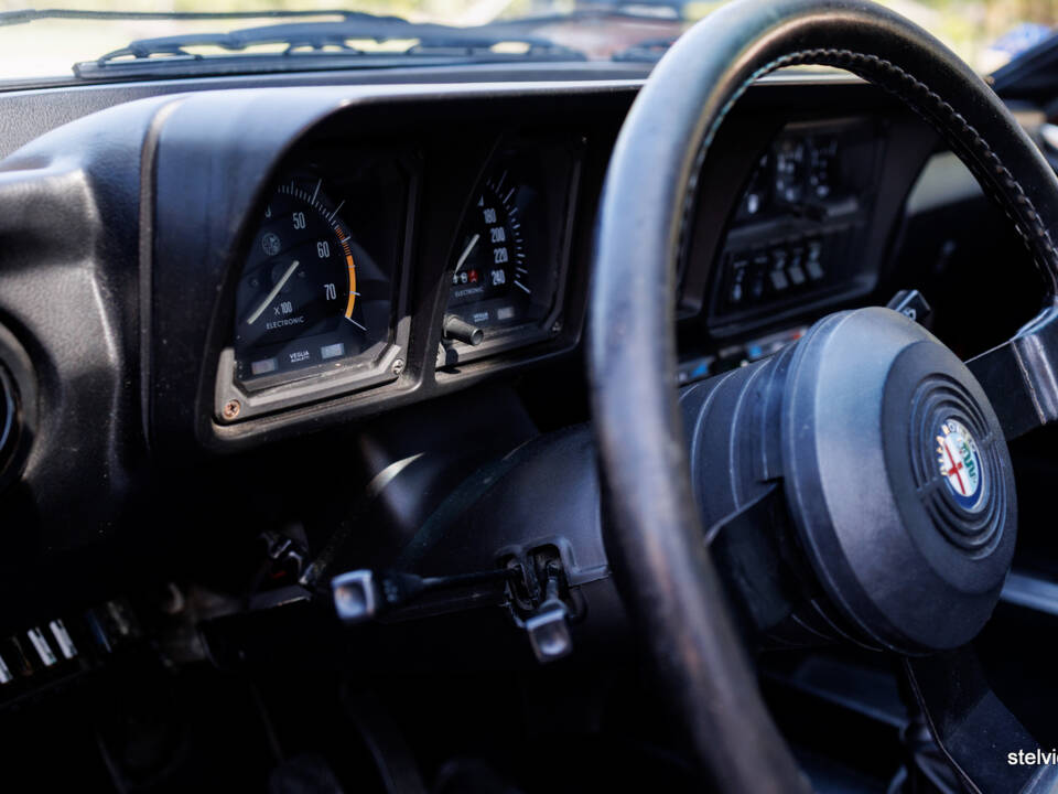 Imagen 32/36 de Alfa Romeo GTV 6 2.5 (1986)