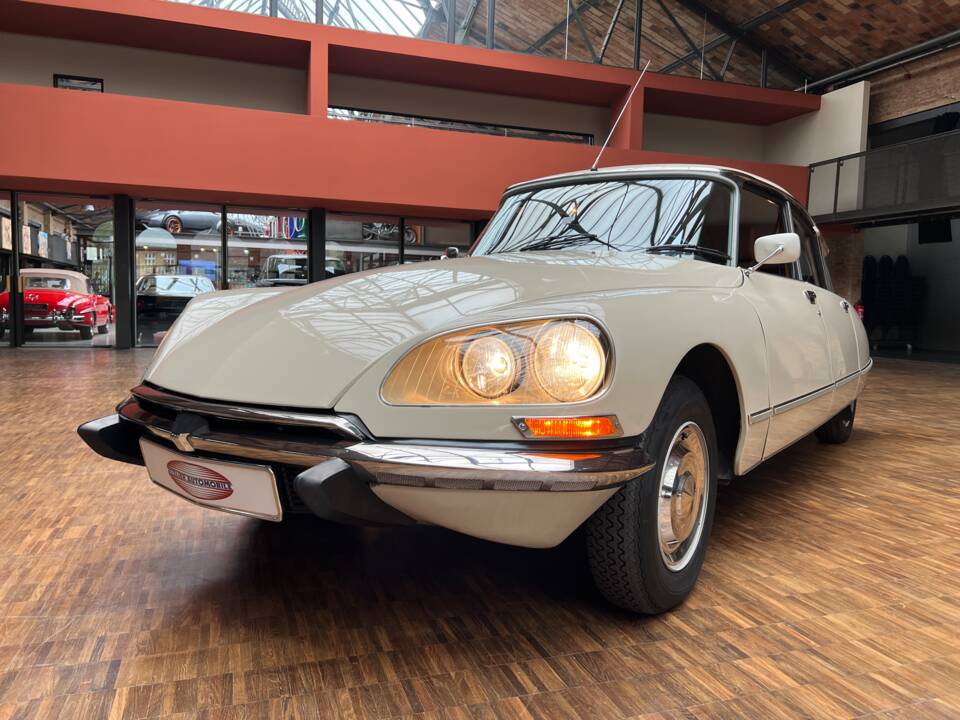 Image 3/25 of Citroën DS 20 Pallas (1972)