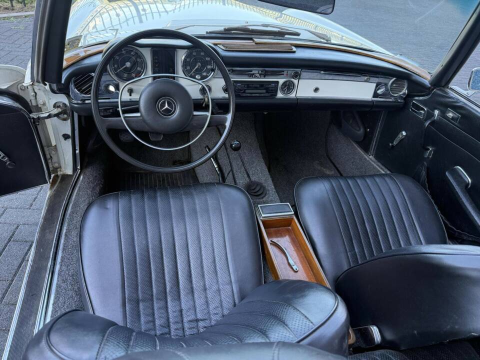 Image 29/50 of Mercedes-Benz 280 SL (1970)