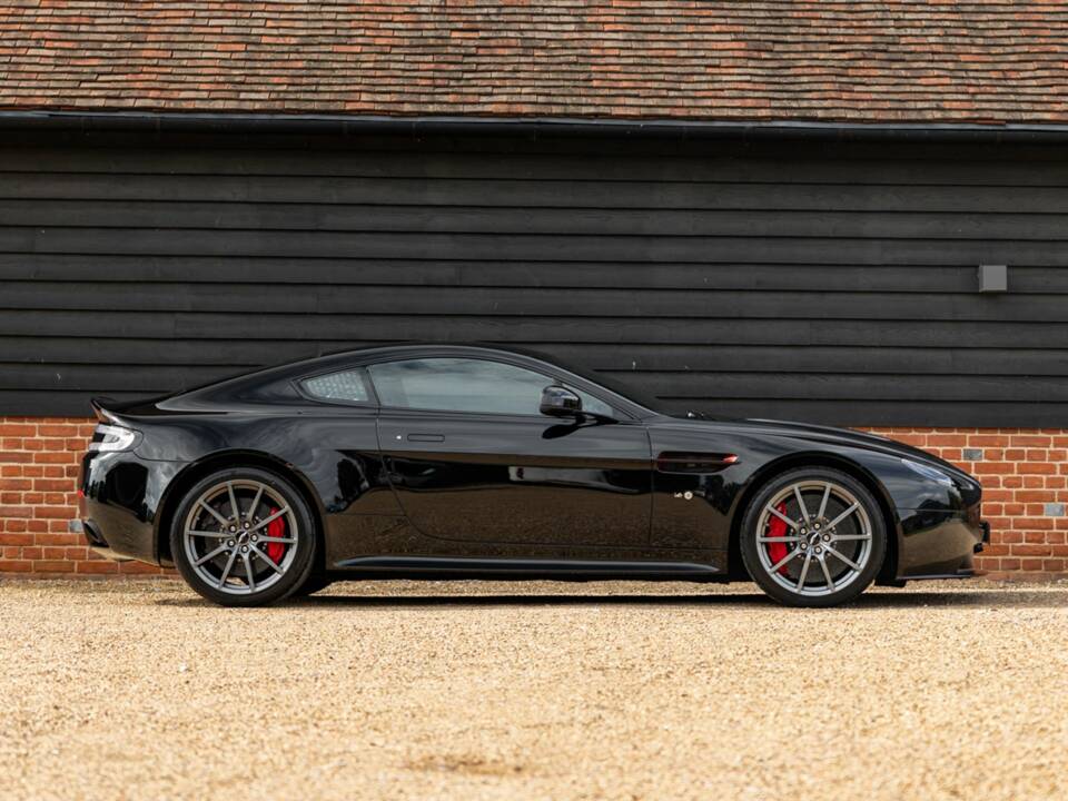 Bild 2/50 von Aston Martin V12 Vantage S (2017)