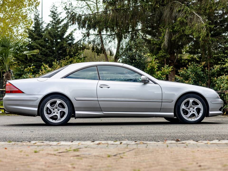 Image 2/36 of Mercedes-Benz CL 500 (2004)